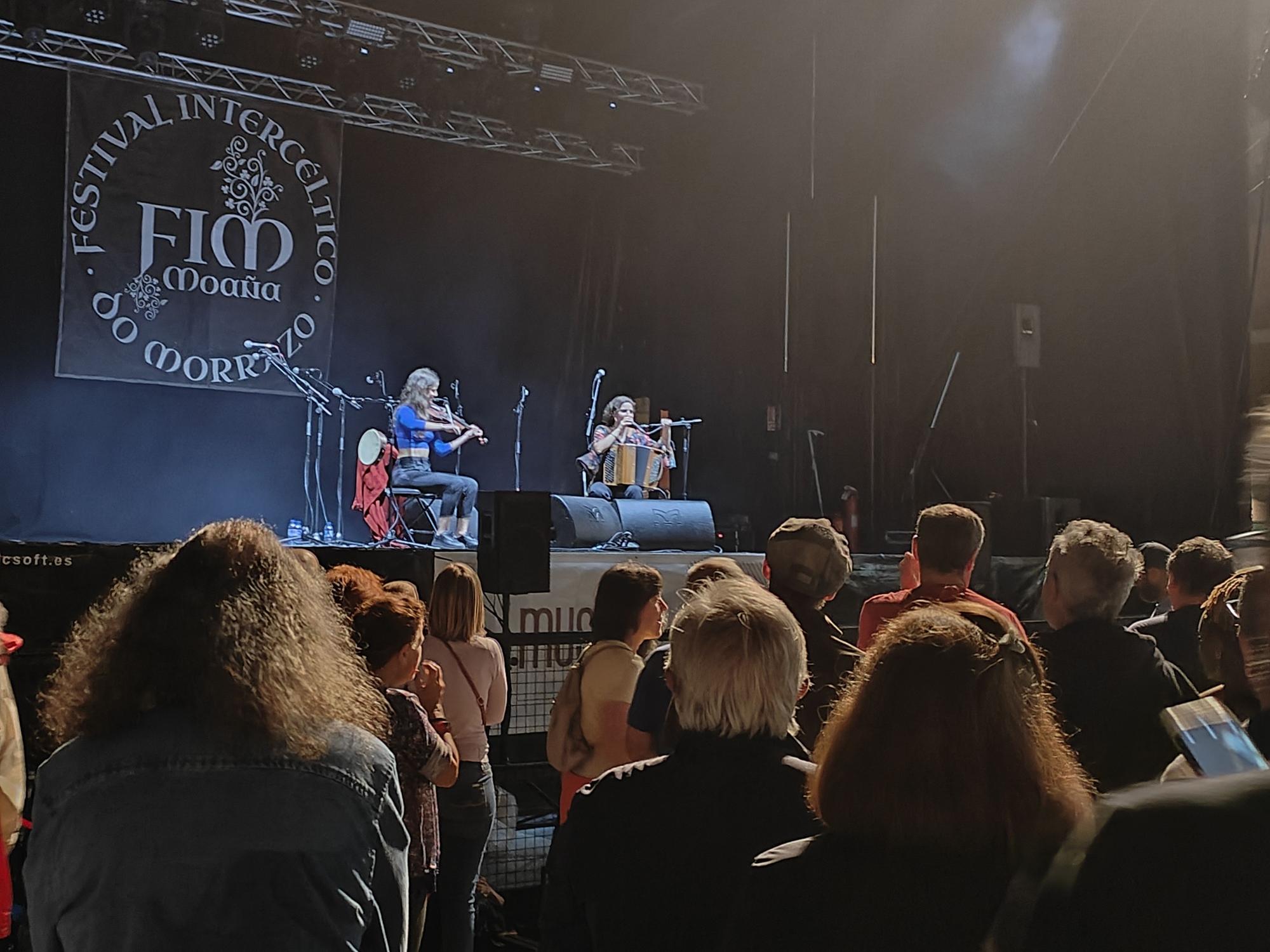 El Festival Intercéltico vence a la lluvia en Moaña