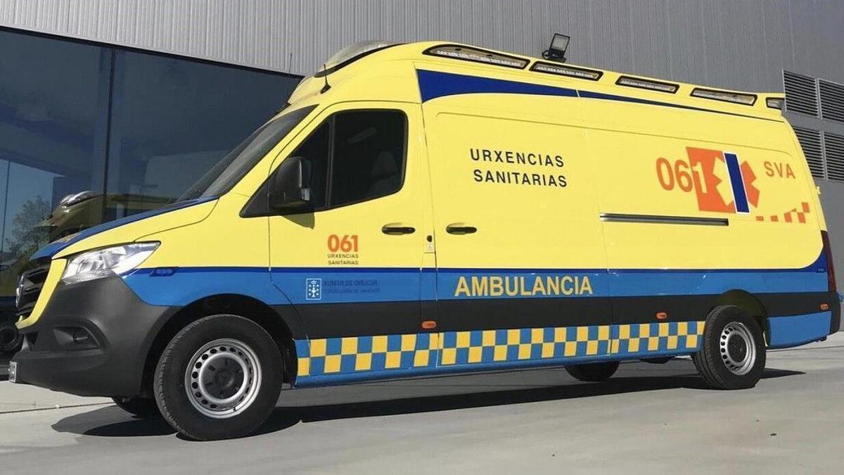 La herida fue trasladada en una ambulancia del 061 al CHUS compostelano.