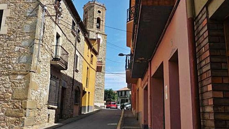 Façanes d&#039;un carrer del poble de Montagut que dona a la plaça de l&#039;Església.