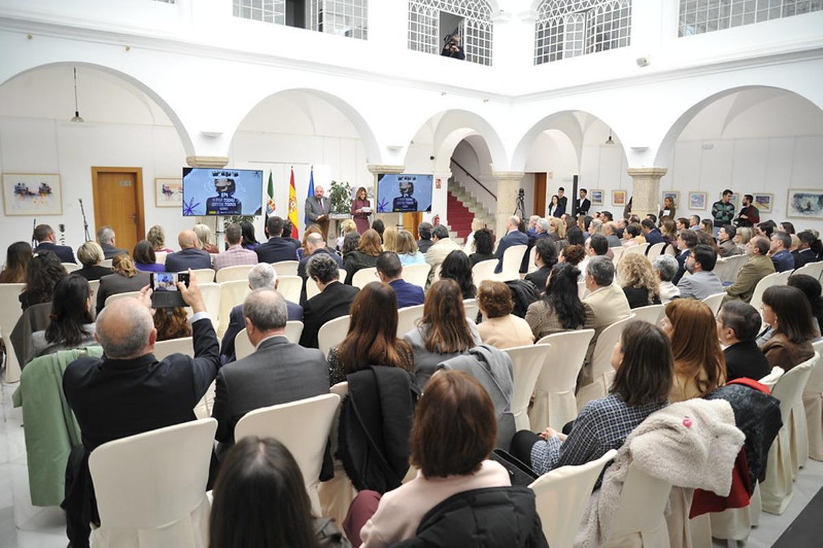Galería | Acto institucional del Día de la Mujer en la Asamblea de Extremadura