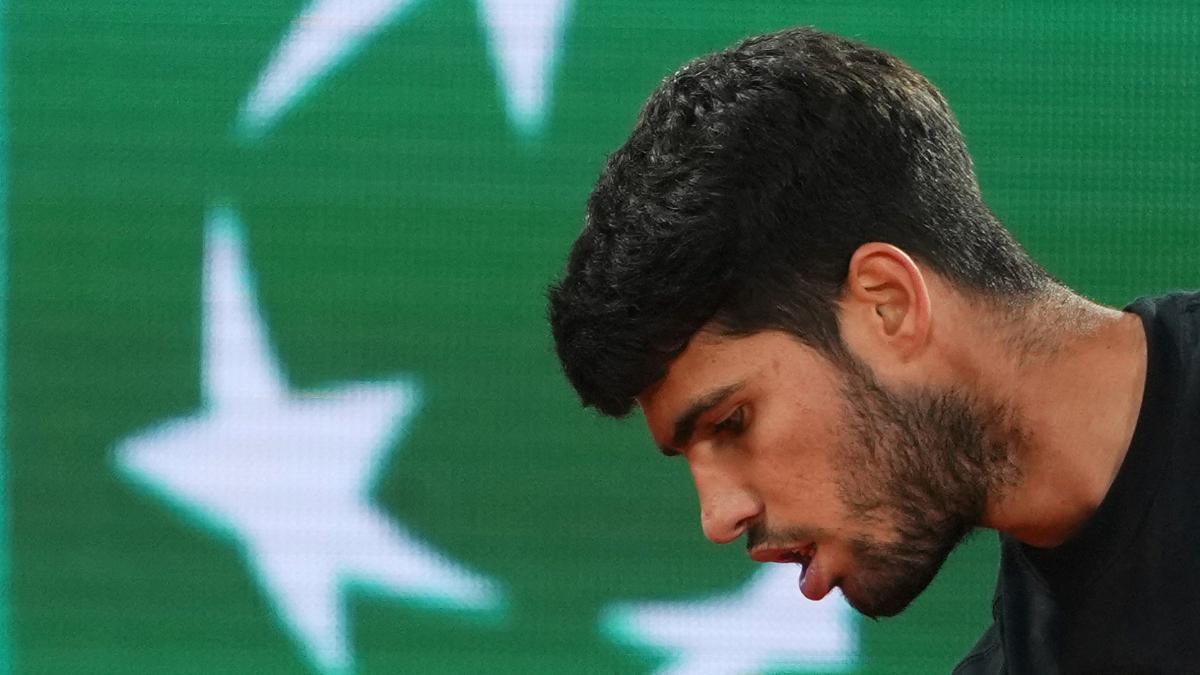 Carlos Alcaraz se enfrenta a Giulio Zeppieri hoy lunes 26 de mayo en primera ronda de Roland Garros 2025