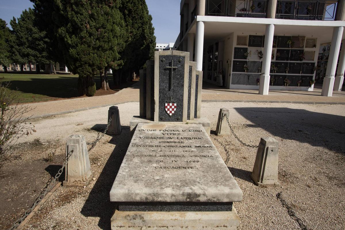 Luburic fue enterrado en Carcaixent, donde se ocultó durante los años de la dictadura.