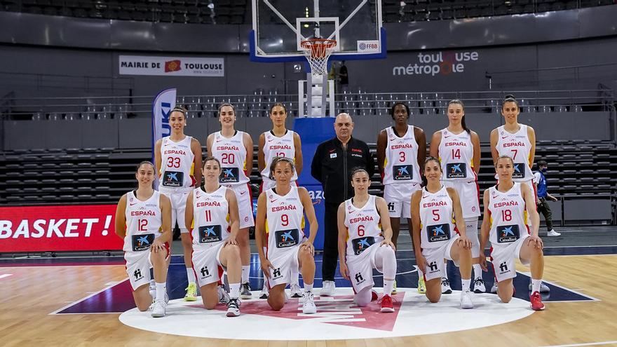 Una formación de la selección española de baloncesto femenino en los encuentros disputados en Toulouse.