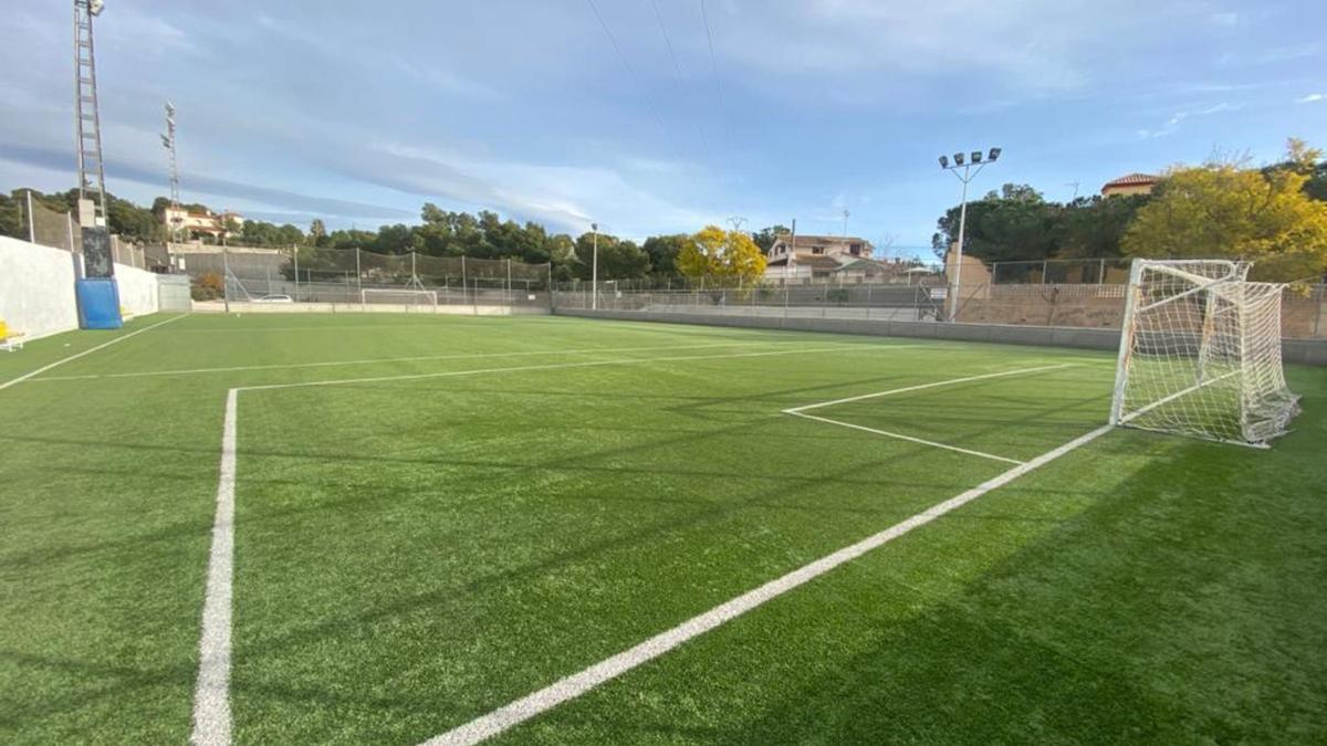 El campo de la Ciudad Deportiva de Crevillent que renovará el césped