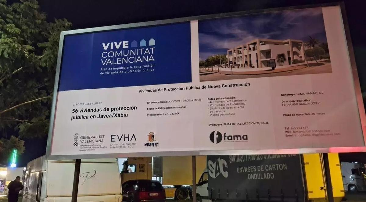 El cartel de uno de los dos edificios de la promoción de vivienda protegida de Xàbia