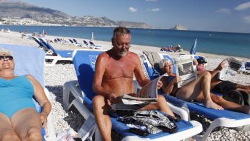 Turistas en la playa.