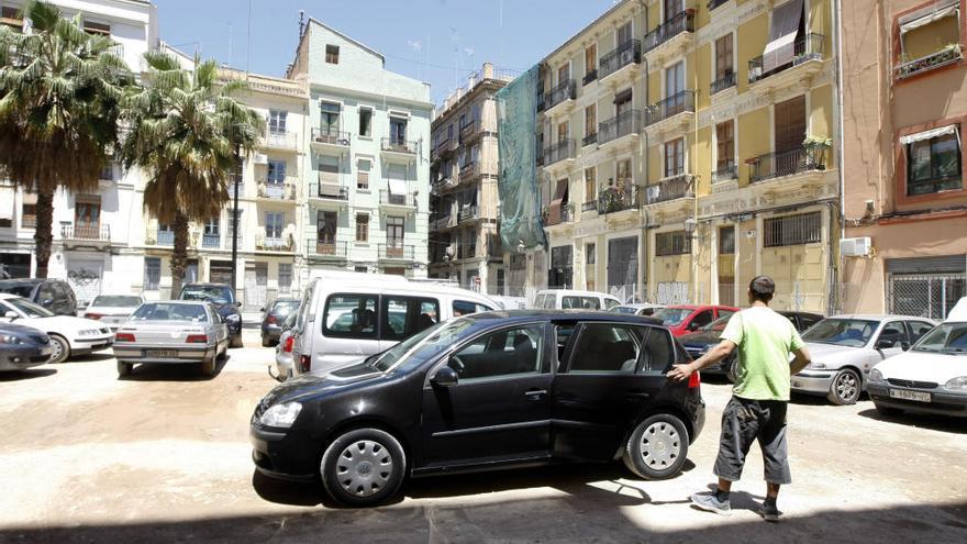 Sandra Gómez anuncia una red de aparcamientos en altura en 6 barrios de València