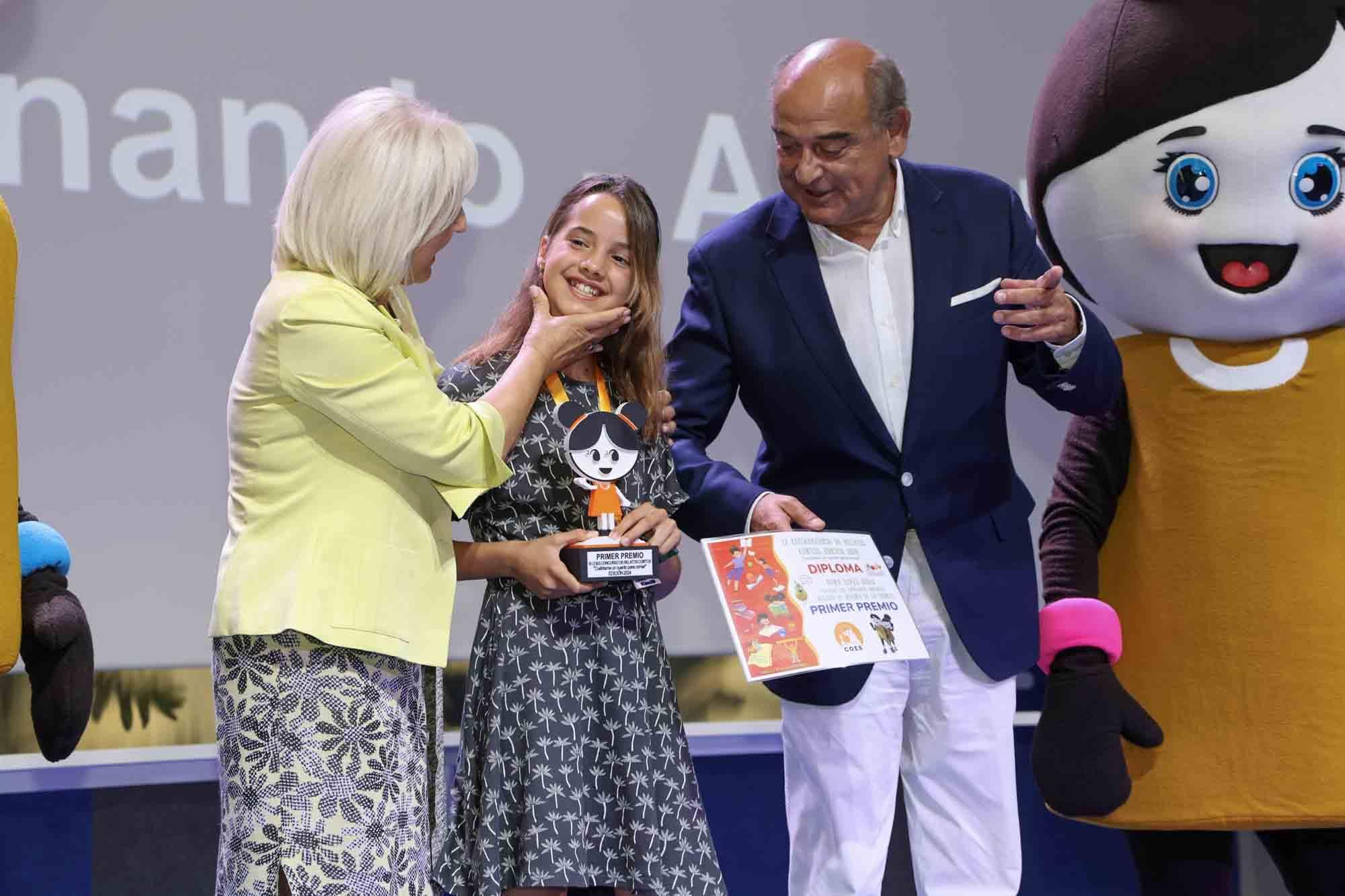 Entrega de premios del concurso infantil de relatos cortos "Cuéntame un cuento para comer" en el Club INFORMACIÓN organizado por COES