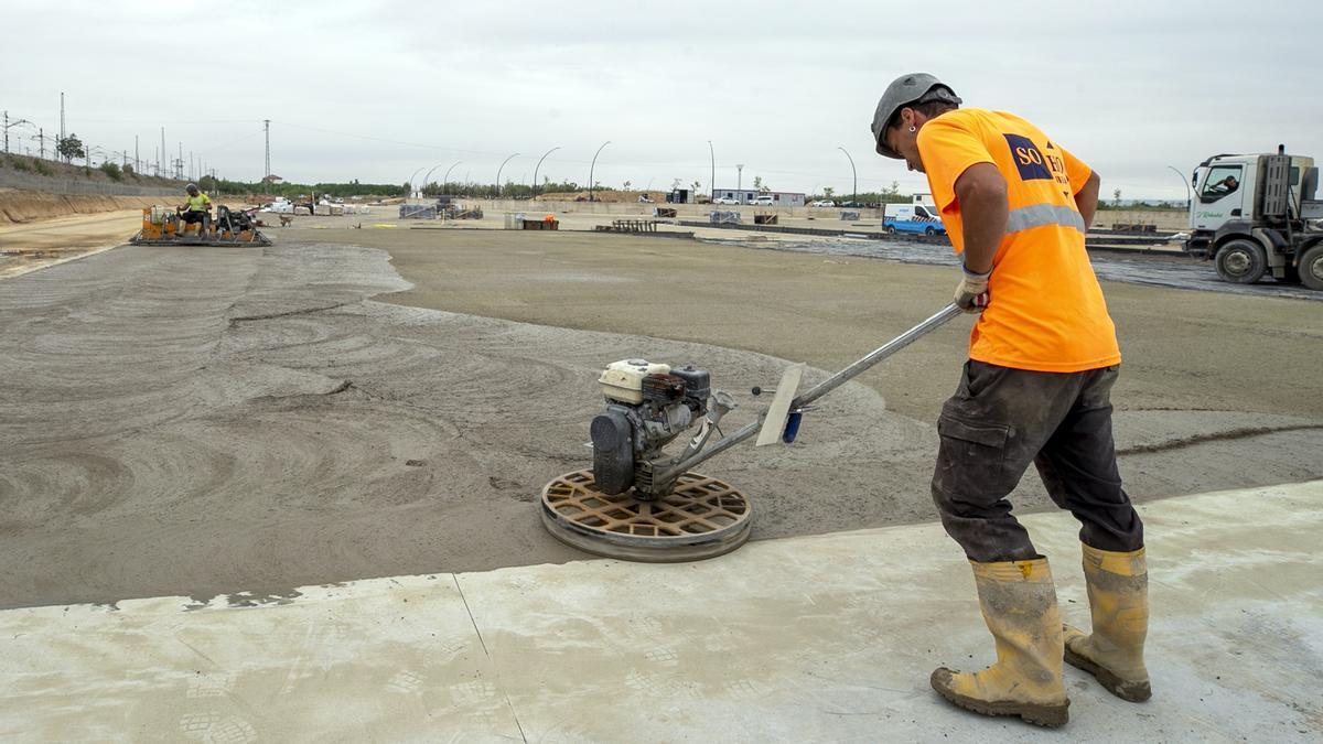 El paro disminuyó en todas las comunidades autónomas en el segundo trimestre de 2023