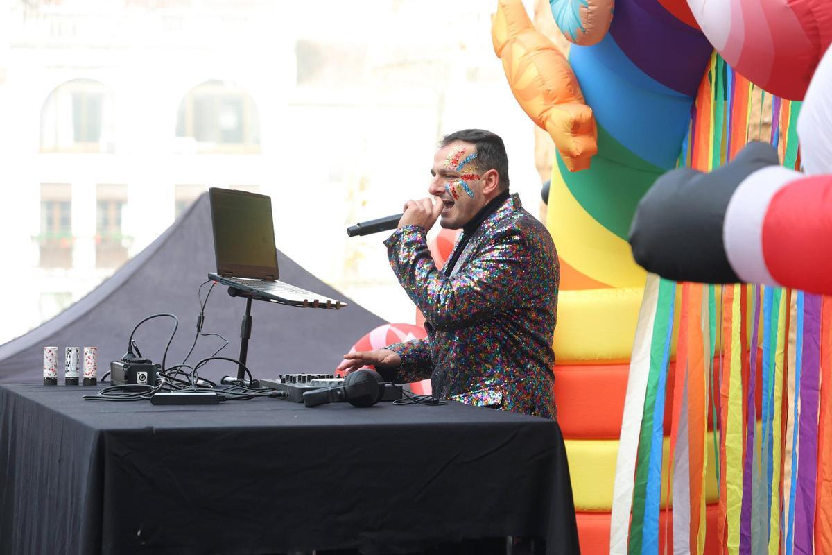 Los niños de Cáceres celebran el año nuevo con música y gominolas en lugar de uvas Los niños de Cáceres celebran el año nuevo con música y gominolas en lugar de uvas