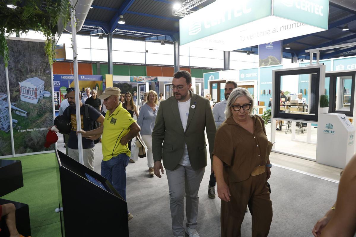 La visita de Adrián Barbón a la Feria de Muestras, en imágenes La visita de Adrián Barbón a la Feria de Muestras, en imágenes