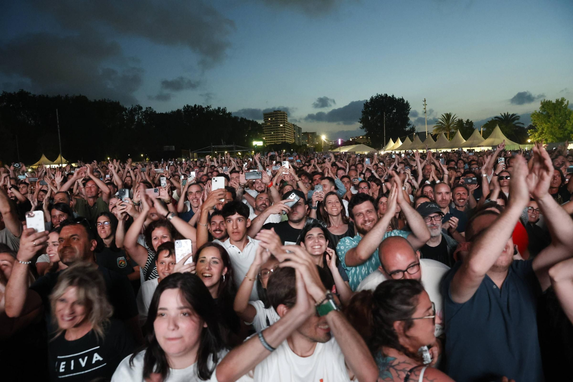 El concierto de Leiva en el Gijón Life, en imágenes