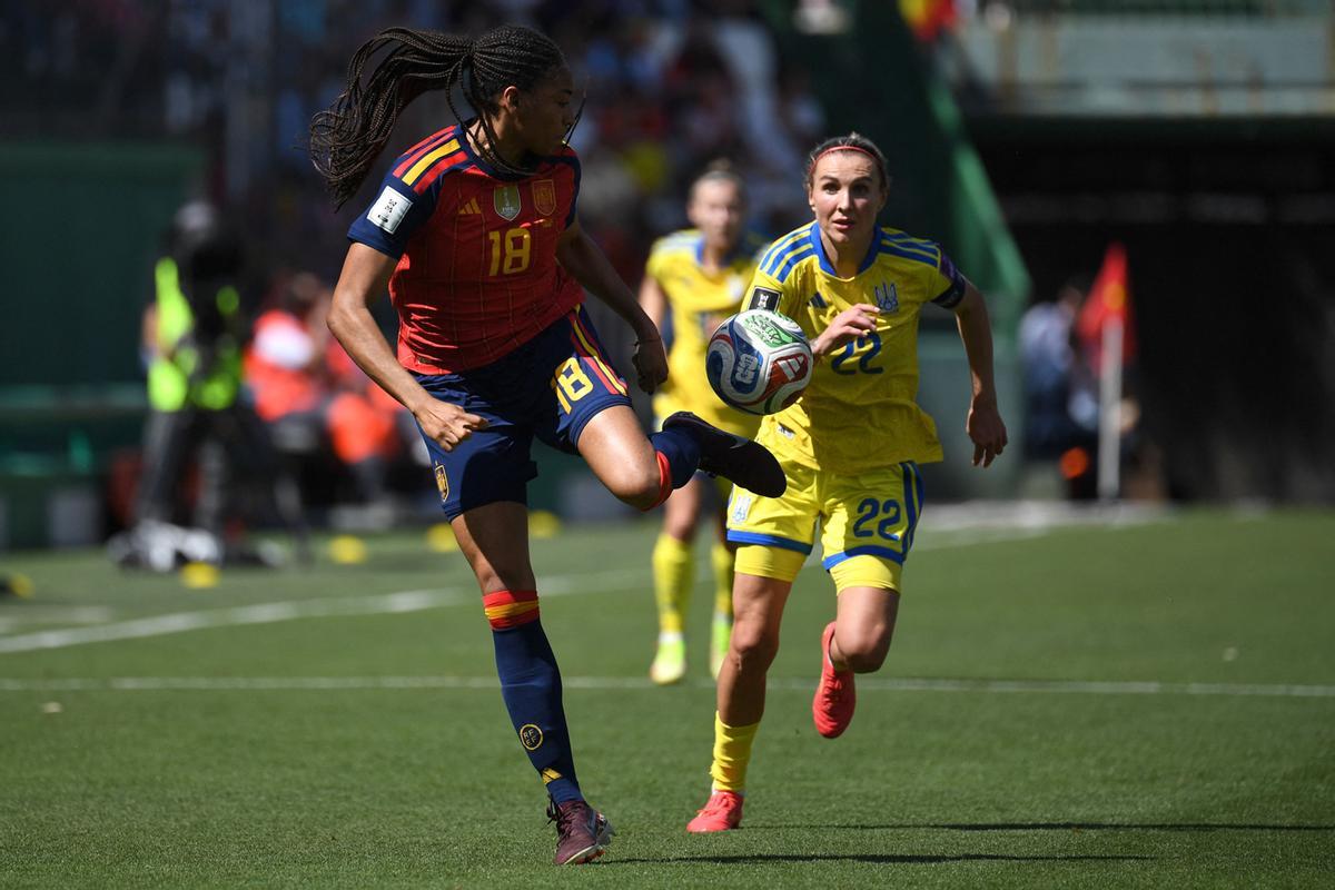 Partido de clasificación para la Copa Mundial Femenino entre España y Ucrania, en imagenes.