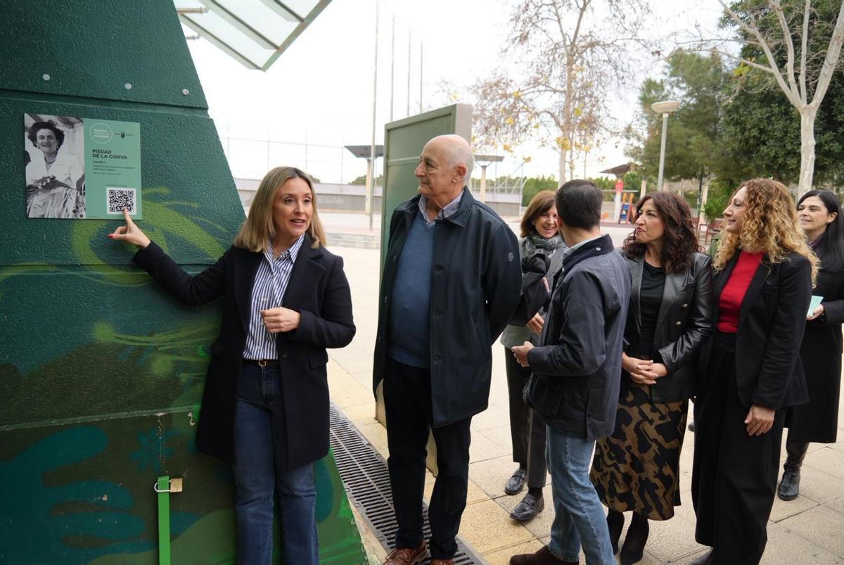 Descubrimiento de la placa de Piedad de la Cierva en el Museo de la Ciencia y el Agua.