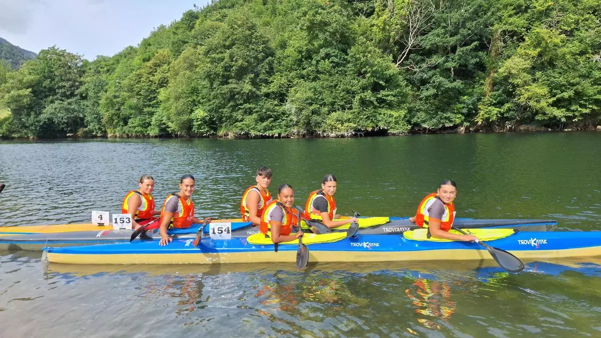 Los palistas infantiles del Club Nàutic Sant Antoni se lucen en el XX Trofeo Promoción Mini Sella, en Asturias
