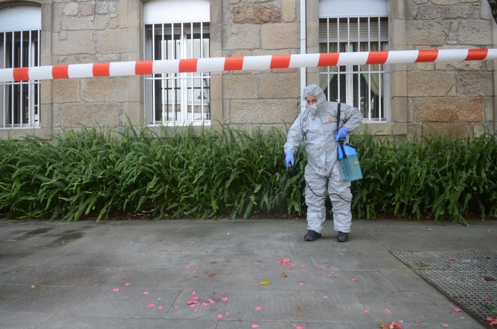 Medidas coronavirus en Caldas: tareas de limpieza en el entorno de la residencia en cuarentena