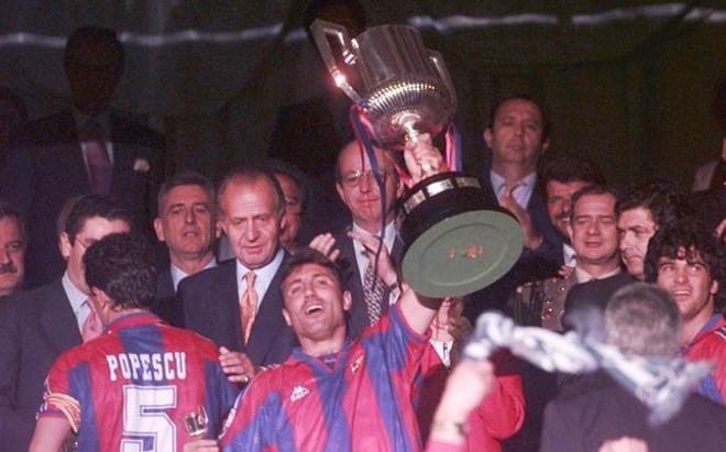 Stoichkov, en la grada y el título