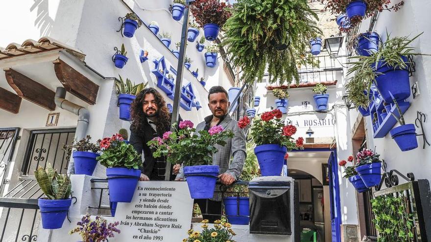 Las voces de las saetas de la Hermandad de Santa Cruz en Alicante