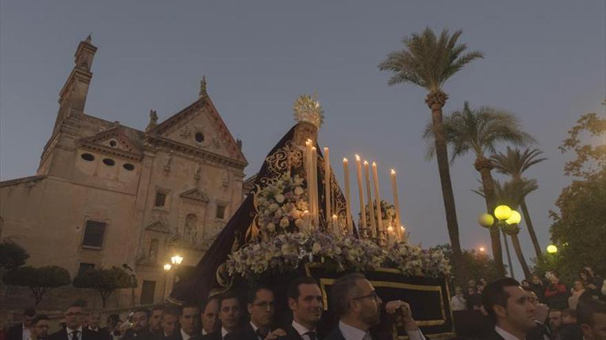 El rezo como broche final al aniversario de La Amargura