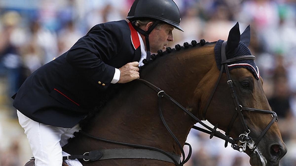 El jinete británico Nick Skelton, que con 54 años es el campeón olímpico de más edad de Londres 2012