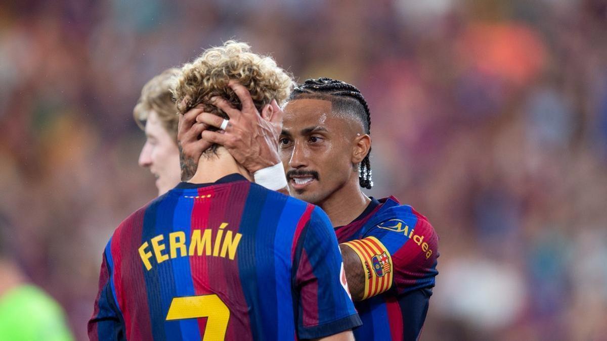 Raphinha lidera a un formidable Barça entre 'esteladas'