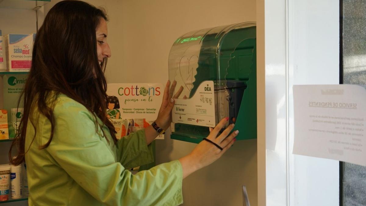 Las farmacias de Esplugues instalan desfibriladores.