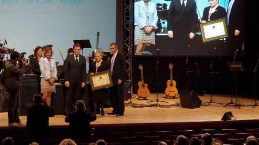 Un momento de la entrega de las medallas de oro de la Federación de Autónomos de Galicia. / jorge leal