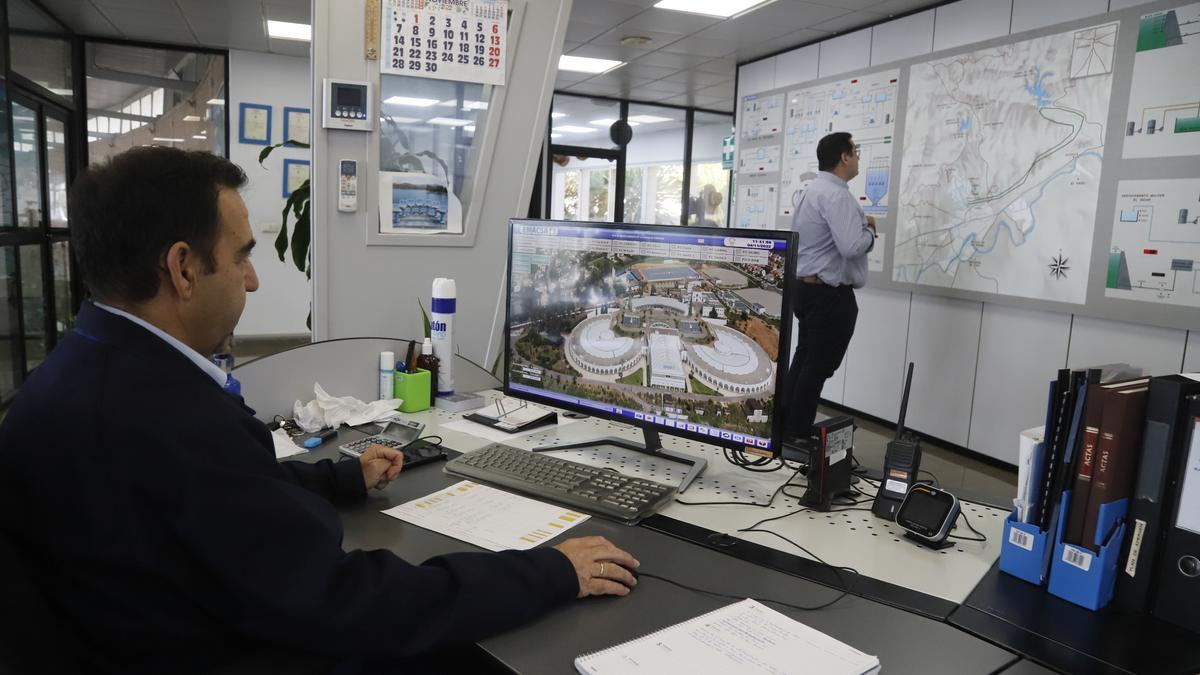 Sala de gestión y control telemático telecontrol de Emacsa.