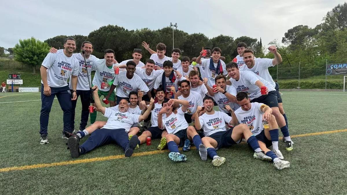 El Quart festeja l'èxit després de golejar l'AE Roses dues jornades abans d'acabar la lliga com a campió.