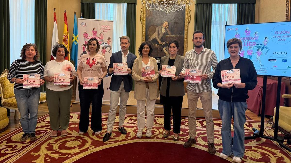 La presentación de la Carrera de la Mujer, este martes, en el Ayuntamiento de Gijón.