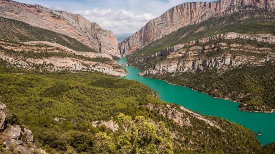 El río Noguera Ribagorzana hace frontera natural entre el Pirineo aragonés y el catalán.