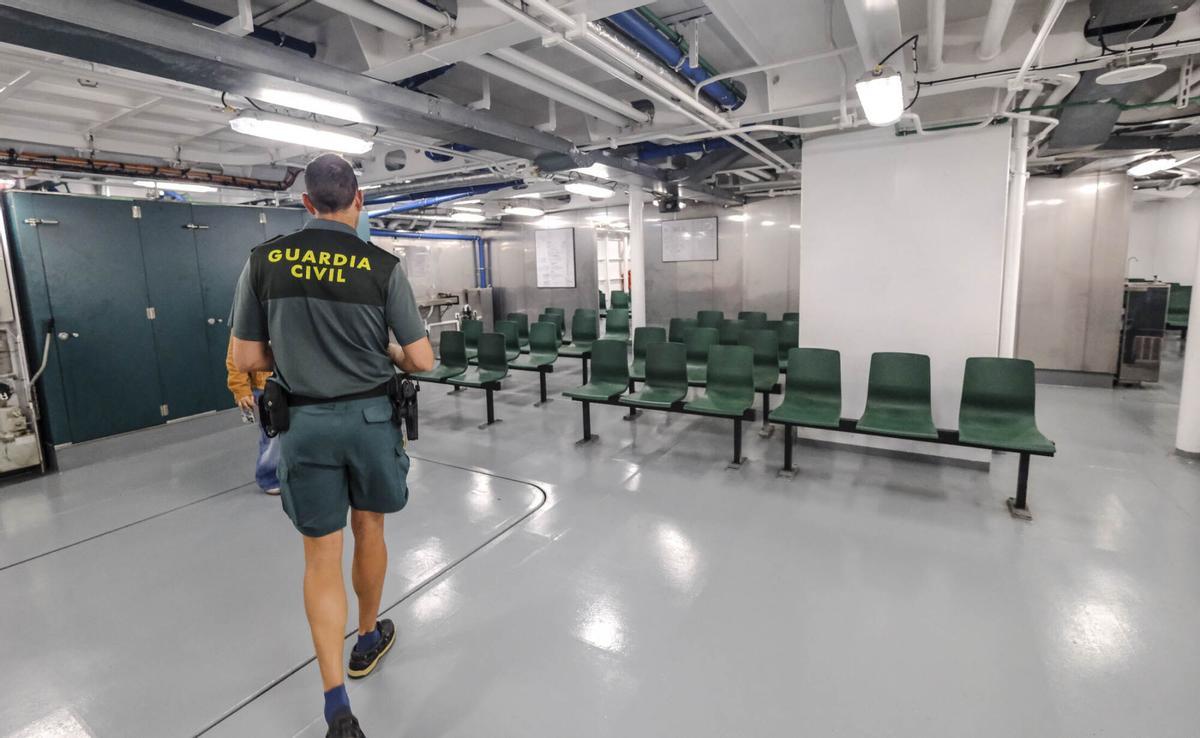 Recorrido por el buque Duque Ahumada, de la Guardia Civil