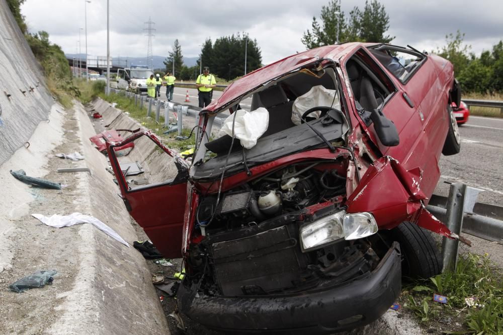 Accidente en la A-8 a la altura de Tremañes