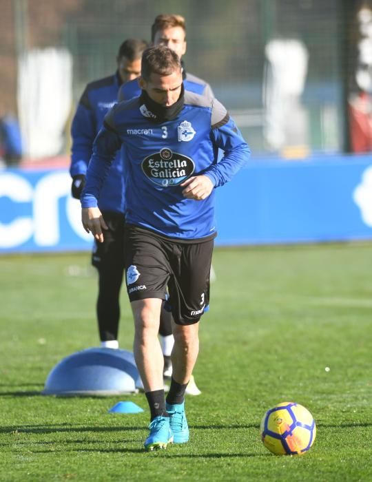 Florin Andone se reincorpora al trabajo junto al resto de sus compañeros después de perderse el partido contra el Barcelona.