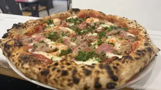 Italia se sirve en el Carrizal: el rincón de horno de leña que conquista con cada bocado