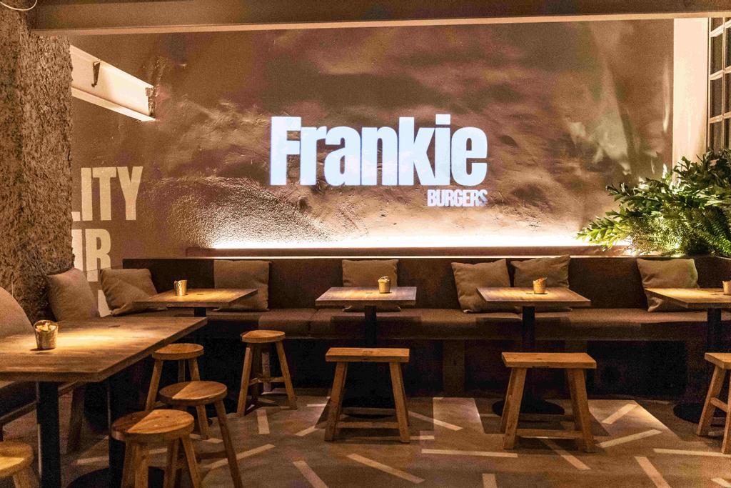 Frankie Burger tiene nuevo local en el número 17 de la Calle Espronceda, en Madrid.