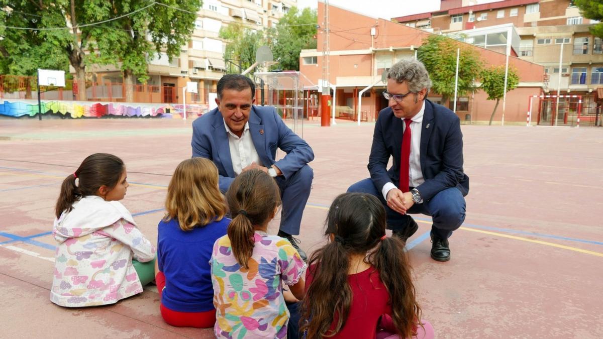 El exalcalde José Antonio Serrano prometió dos nuevas escuelas infantiles en Murcia.