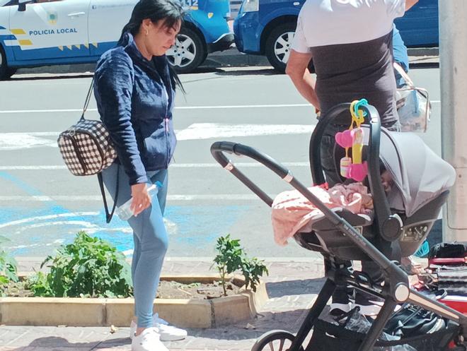 Los vecinos desalojados del edificio de Vecindario entran por primera vez solo para recoger lo básico
