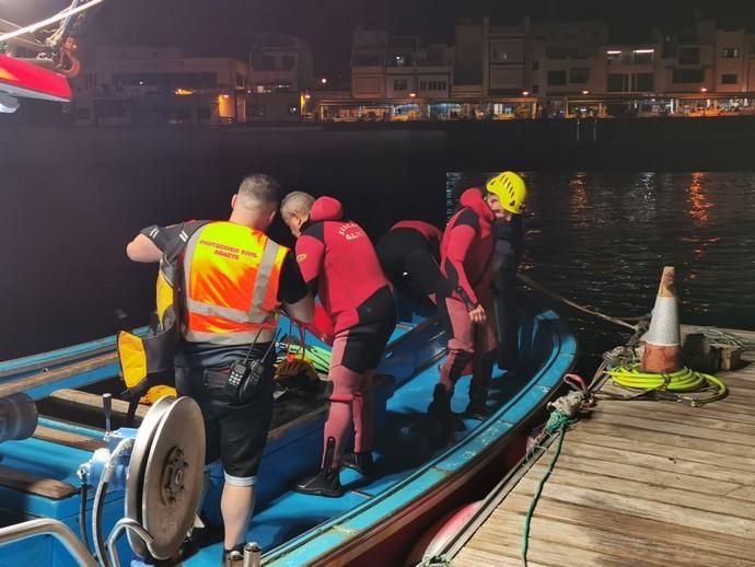 Búsqueda de un hombre en la playa de Guayedra