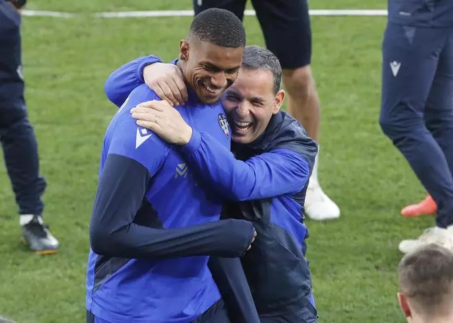 Entrenamiento del Levante Ud