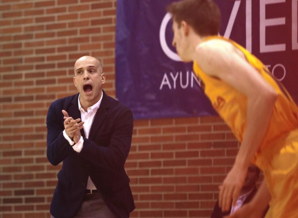 Partido entre el Unión Financiera Baloncesto Oviedo y el F.C. Barcelona B