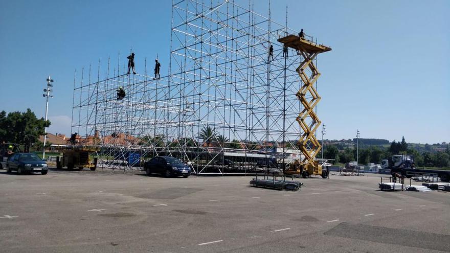 El gran escenario del Gijón Life ya se erige en el parque de los Hermanos Castros