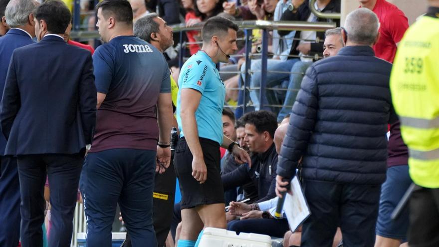 La jugada que cambió el Villarreal-Sevilla: «Voy contigo: mano del delantero, ¿vale?»