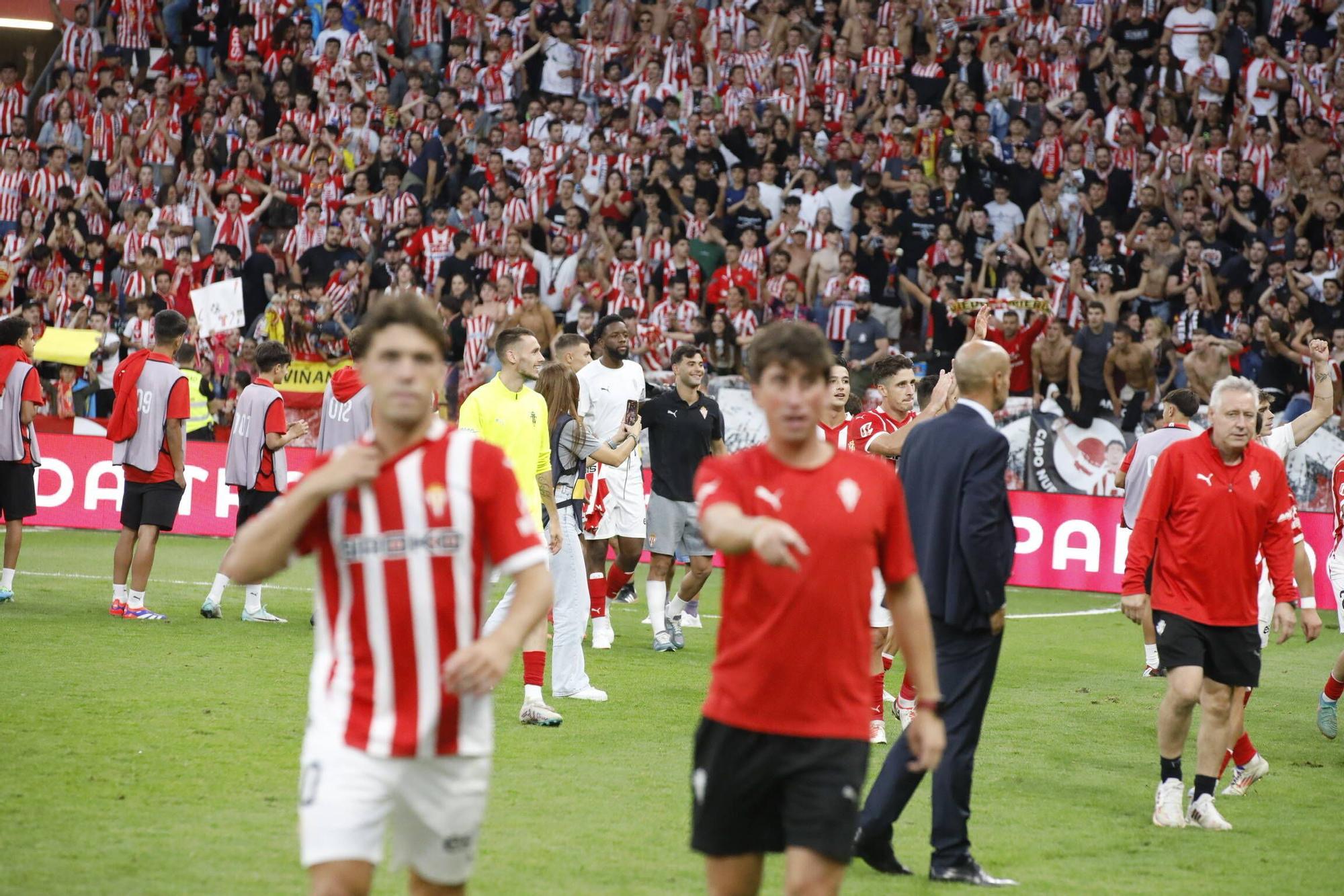 Derbi asturiano: las imágenes del partido entre el Sporting y el Oviedo en El Molinón
