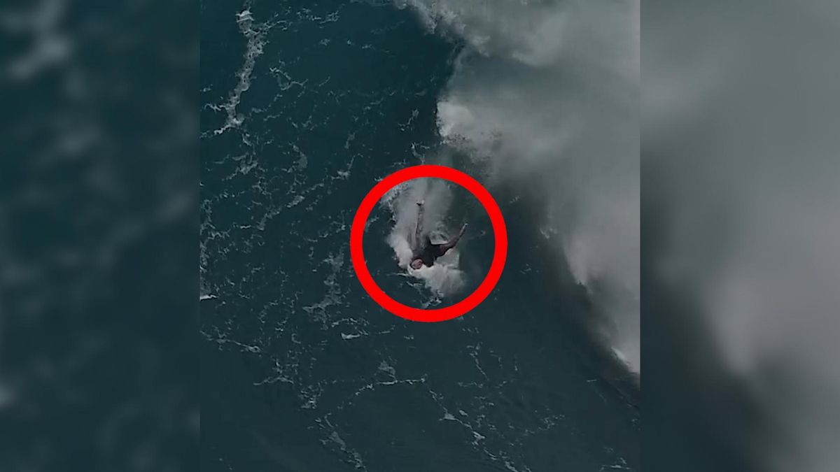 Impactantes imágenes de un surfista cayendo dentro de una ola gigante en Hawai