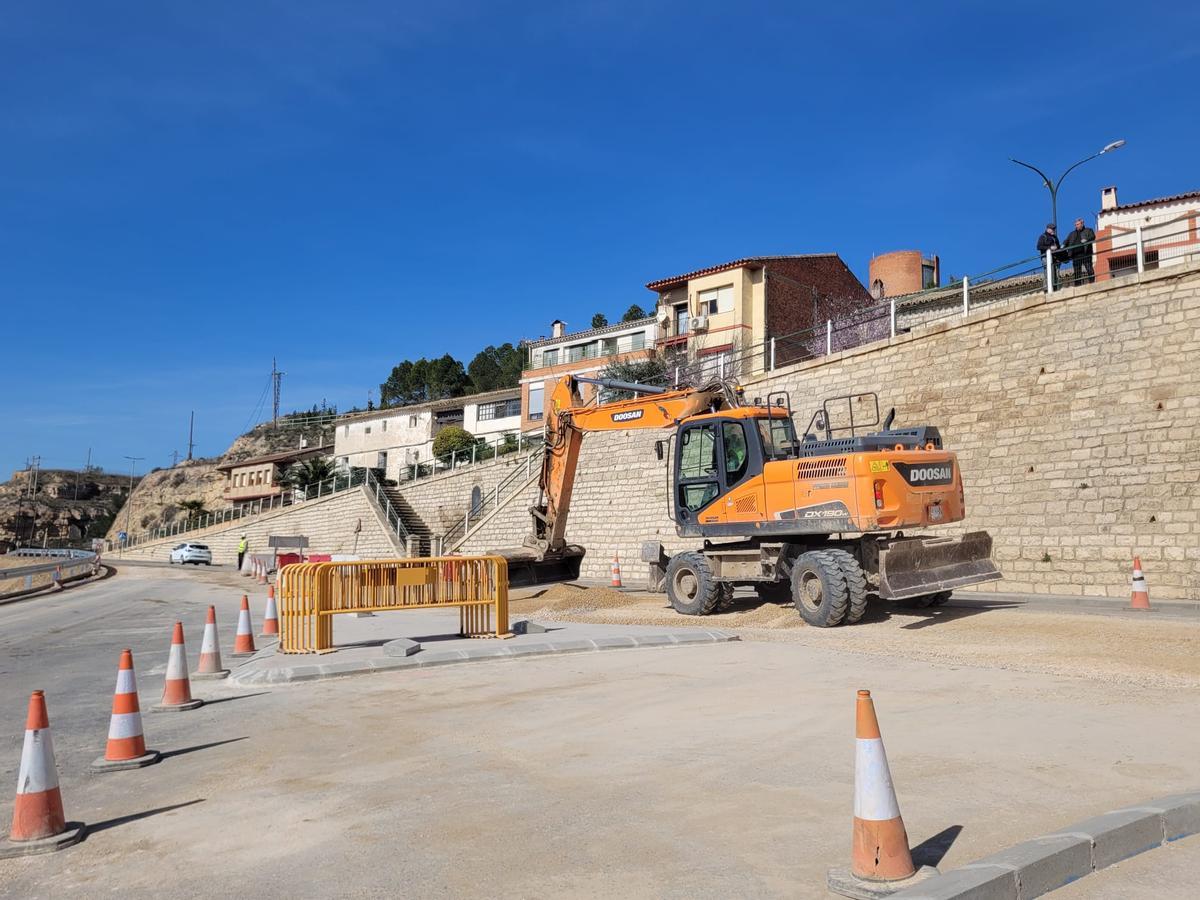 Máquinas trabajando en la zona de la variante.