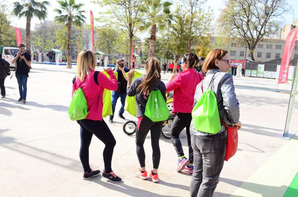 Entrega de dorsales de la III Carrera de la Mujer