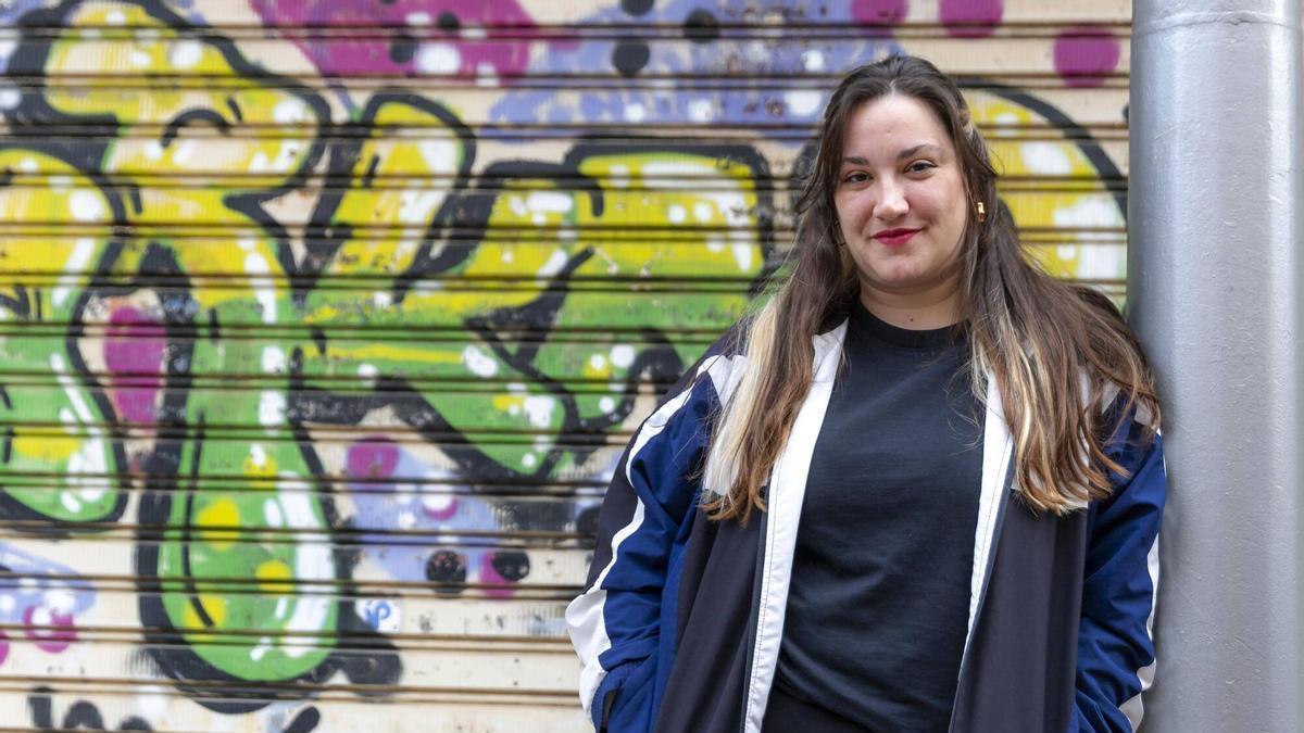 Clàudia Darder, autora del poemario ‘Com una cussa’: “Me gustaría pensar que el deseo, el bienestar y la luz ganan siempre”