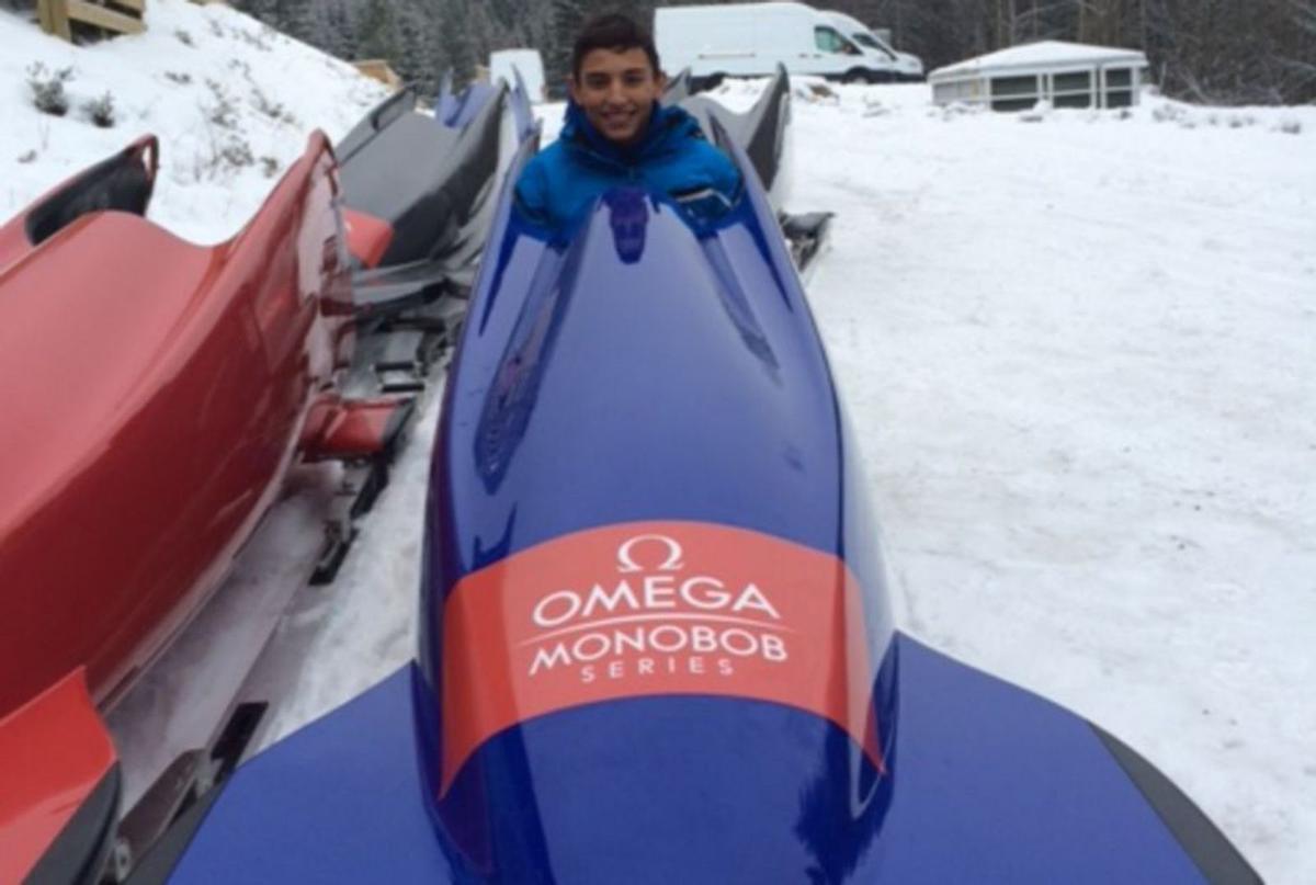 Martín Souto (segundo por la derecha, de pie) y a su lado Ander Mirambell, este verano en CAR de Madrid. | // CEDIDA