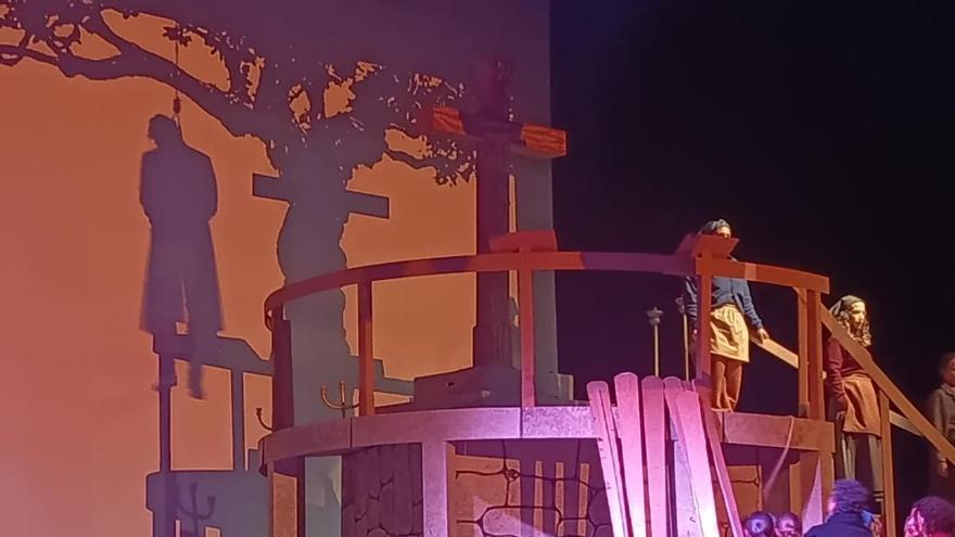 La revisión teatral de la muerte del señor feudal emociona a O Grove